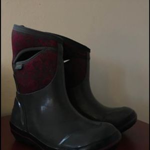 Women’s bog boots